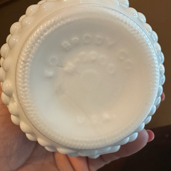 Pair of EO‎ Brady Hobnail Milk Glass Bud Vases Home Decor Vintage White - Picture 3 of 7